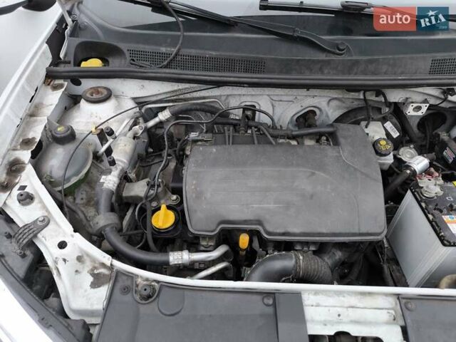 Белый Рено Логан, объемом двигателя 1.15 л и пробегом 217 тыс. км за 4900 $, фото 10 на Automoto.ua