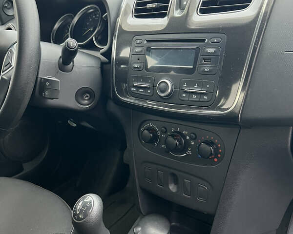 Белый Рено Логан, объемом двигателя 1.14 л и пробегом 140 тыс. км за 7950 $, фото 23 на Automoto.ua