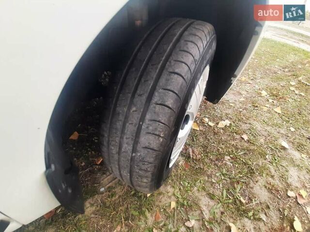 Білий Рено Логан, об'ємом двигуна 1.15 л та пробігом 160 тис. км за 5600 $, фото 13 на Automoto.ua