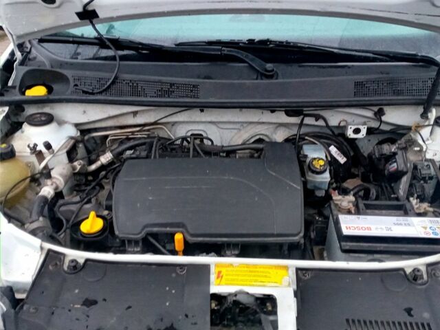 Белый Рено Логан, объемом двигателя 1.1 л и пробегом 0 тыс. км за 6000 $, фото 8 на Automoto.ua