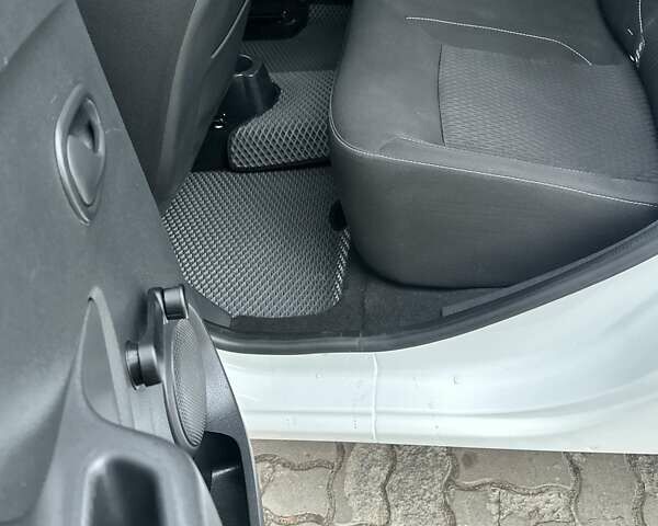 Білий Рено Логан, об'ємом двигуна 1.5 л та пробігом 127 тис. км за 7400 $, фото 44 на Automoto.ua