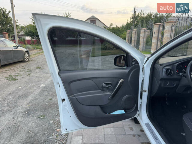 Белый Рено Логан, объемом двигателя 1.46 л и пробегом 219 тыс. км за 6999 $, фото 16 на Automoto.ua