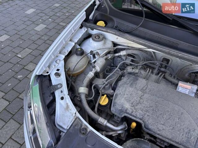 Белый Рено Логан, объемом двигателя 1.15 л и пробегом 127 тыс. км за 6500 $, фото 32 на Automoto.ua