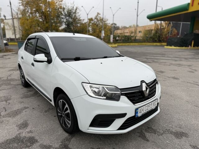 Белый Рено Логан, объемом двигателя 1.1 л и пробегом 189 тыс. км за 5000 $, фото 2 на Automoto.ua