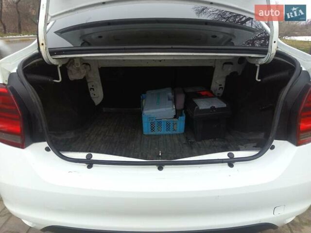 Білий Рено Логан, об'ємом двигуна 1.46 л та пробігом 267 тис. км за 5900 $, фото 9 на Automoto.ua