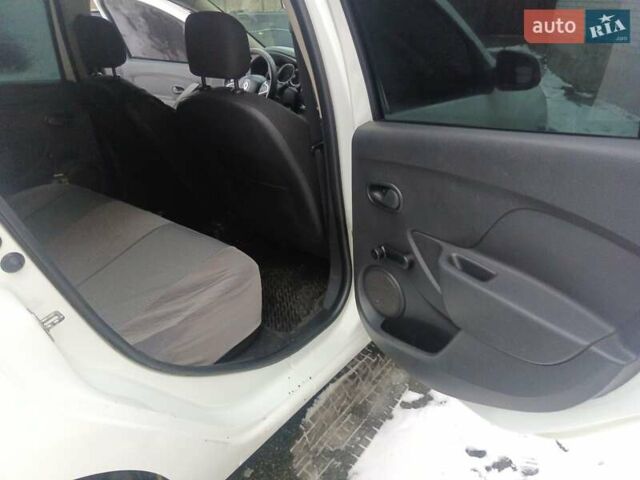 Білий Рено Логан, об'ємом двигуна 1.46 л та пробігом 267 тис. км за 5900 $, фото 14 на Automoto.ua