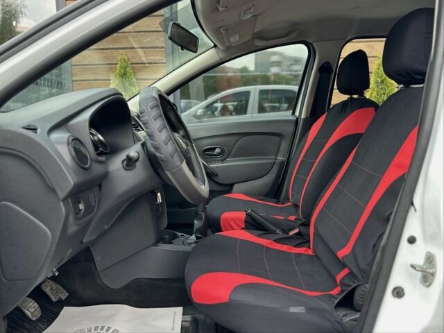 Рено Логан 2017 в Червонограде на Automoto.ua Белый Рено Логан, объемом двигателя 1.2 л и пробегом 137 тыс. км за 5499 $, фото 12 на Automoto.ua