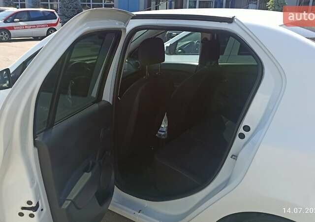 Белый Рено Логан, объемом двигателя 1.46 л и пробегом 272 тыс. км за 6500 $, фото 9 на Automoto.ua