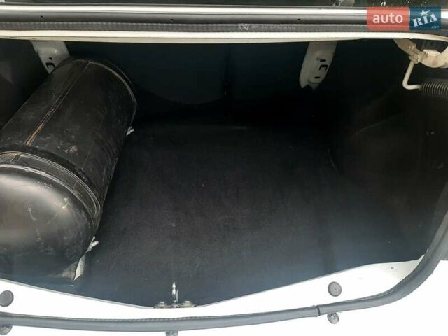 Білий Рено Логан, об'ємом двигуна 1.15 л та пробігом 160 тис. км за 5600 $, фото 9 на Automoto.ua