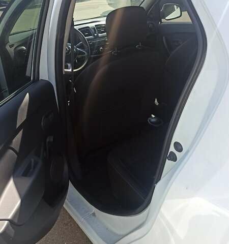 Белый Рено Логан, объемом двигателя 1.46 л и пробегом 287 тыс. км за 5500 $, фото 7 на Automoto.ua