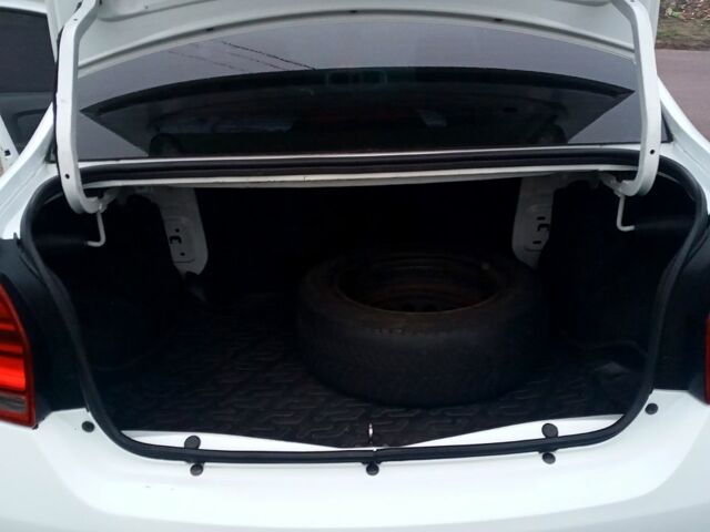 Белый Рено Логан, объемом двигателя 1.1 л и пробегом 0 тыс. км за 6000 $, фото 7 на Automoto.ua