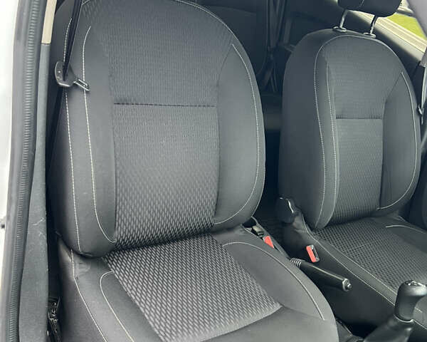 Белый Рено Логан, объемом двигателя 1.14 л и пробегом 140 тыс. км за 7950 $, фото 21 на Automoto.ua