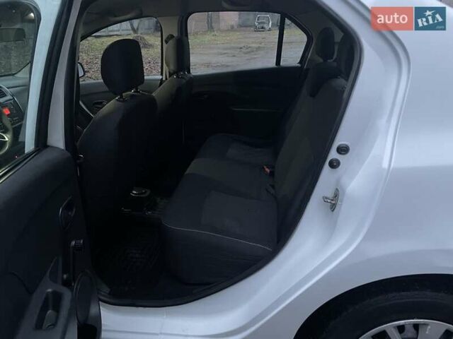 Білий Рено Логан, об'ємом двигуна 1.15 л та пробігом 219 тис. км за 4999 $, фото 11 на Automoto.ua