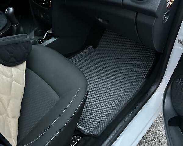 Білий Рено Логан, об'ємом двигуна 1.5 л та пробігом 127 тис. км за 7350 $, фото 9 на Automoto.ua