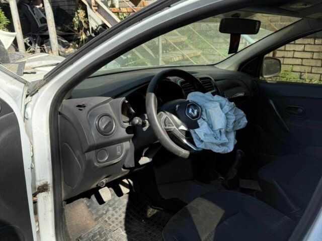 Білий Рено Логан, об'ємом двигуна 1.5 л та пробігом 250 тис. км за 3500 $, фото 7 на Automoto.ua