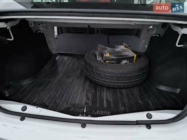 Белый Рено Логан, объемом двигателя 1.15 л и пробегом 217 тыс. км за 4900 $, фото 12 на Automoto.ua