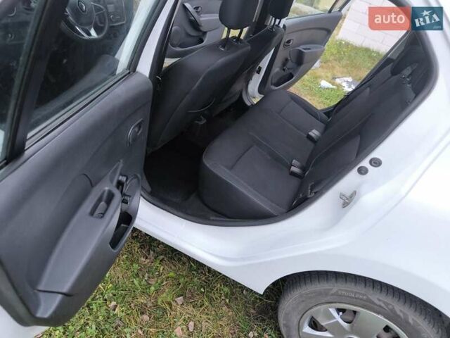 Белый Рено Логан, объемом двигателя 1.15 л и пробегом 217 тыс. км за 4900 $, фото 8 на Automoto.ua