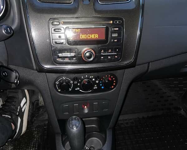 Білий Рено Логан, об'ємом двигуна 1.15 л та пробігом 219 тис. км за 4999 $, фото 14 на Automoto.ua