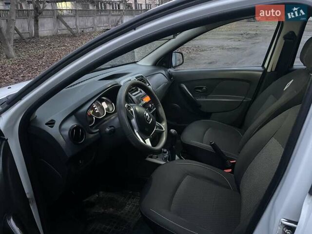 Білий Рено Логан, об'ємом двигуна 1.15 л та пробігом 219 тис. км за 4999 $, фото 9 на Automoto.ua