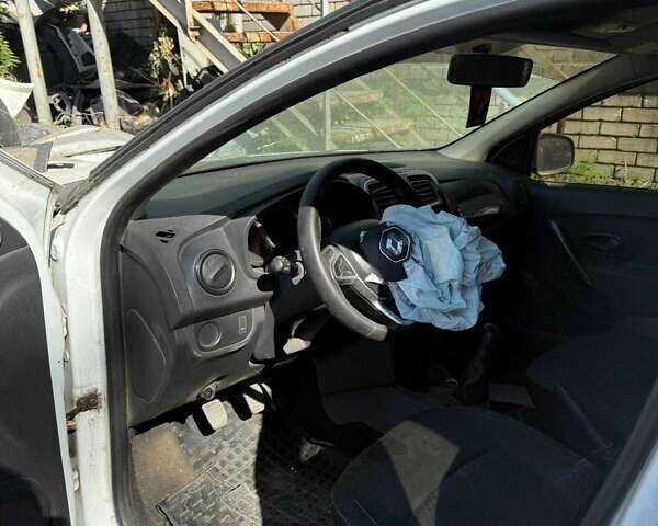 Білий Рено Логан, об'ємом двигуна 1.5 л та пробігом 250 тис. км за 3500 $, фото 6 на Automoto.ua