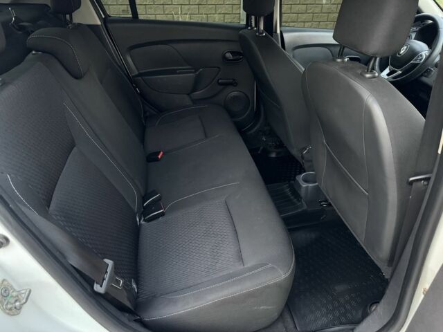 Белый Рено Логан, объемом двигателя 1.1 л и пробегом 201 тыс. км за 5200 $, фото 5 на Automoto.ua