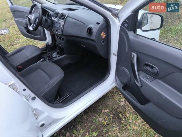 Белый Рено Логан, объемом двигателя 1.15 л и пробегом 217 тыс. км за 4900 $, фото 5 на Automoto.ua