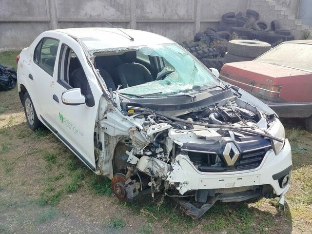 Білий Рено Логан, об'ємом двигуна 1.5 л та пробігом 310 тис. км за 2000 $, фото 6 на Automoto.ua