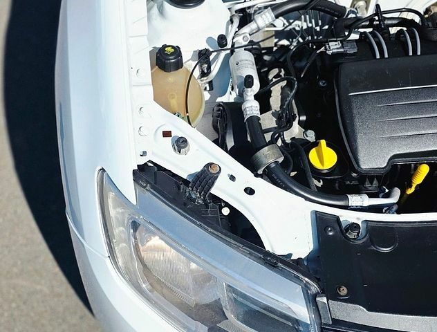 Білий Рено Логан, об'ємом двигуна 1.2 л та пробігом 181 тис. км за 6550 $, фото 35 на Automoto.ua