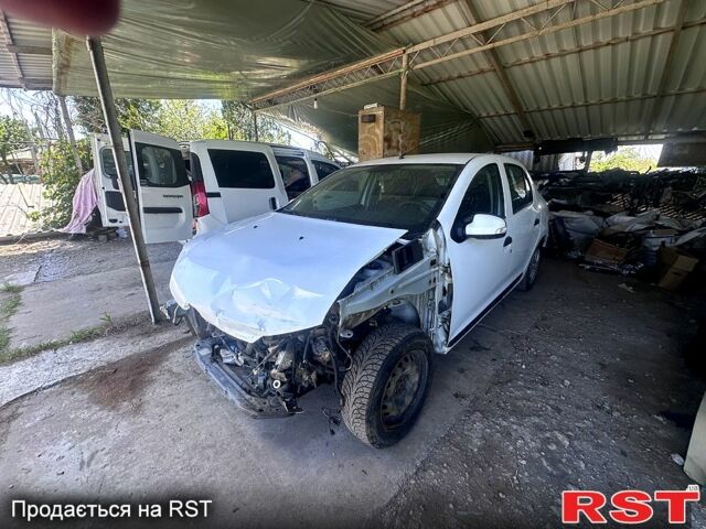 Белый Рено Логан, объемом двигателя 1.5 л и пробегом 200 тыс. км за 3500 $, фото 6 на Automoto.ua