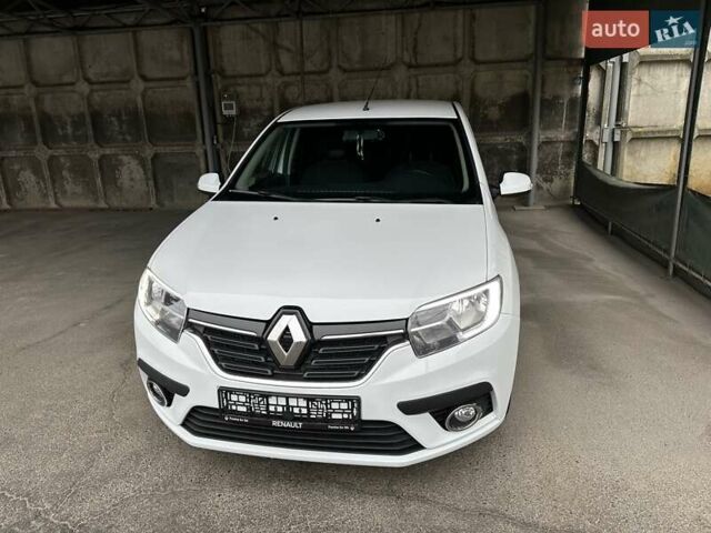 Белый Рено Логан, объемом двигателя 1.46 л и пробегом 153 тыс. км за 6999 $, фото 1 на Automoto.ua