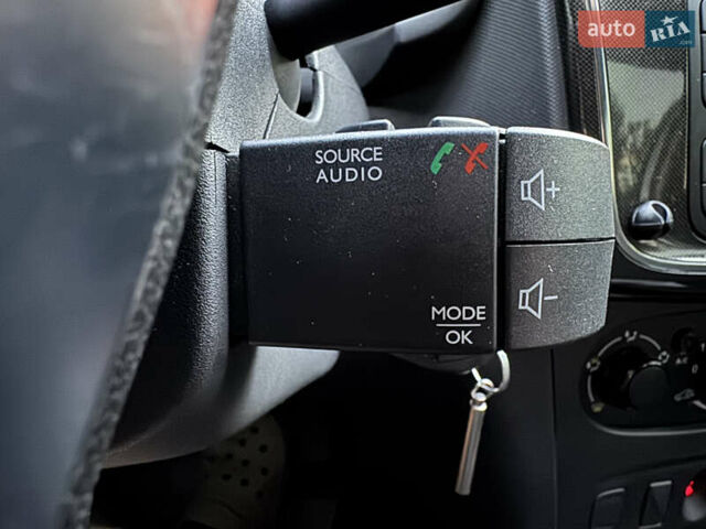 Белый Рено Логан, объемом двигателя 1.15 л и пробегом 200 тыс. км за 5200 $, фото 15 на Automoto.ua