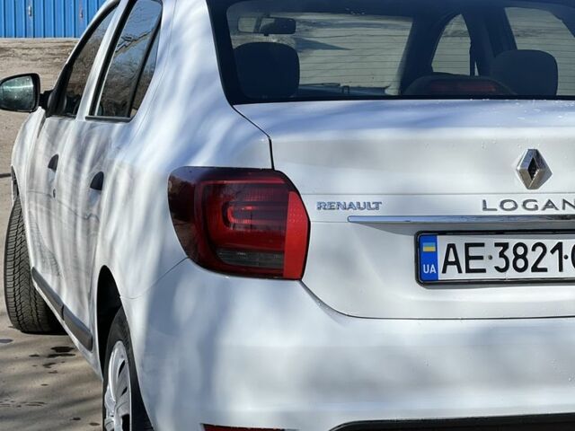 Білий Рено Логан, об'ємом двигуна 1.5 л та пробігом 233 тис. км за 6000 $, фото 5 на Automoto.ua