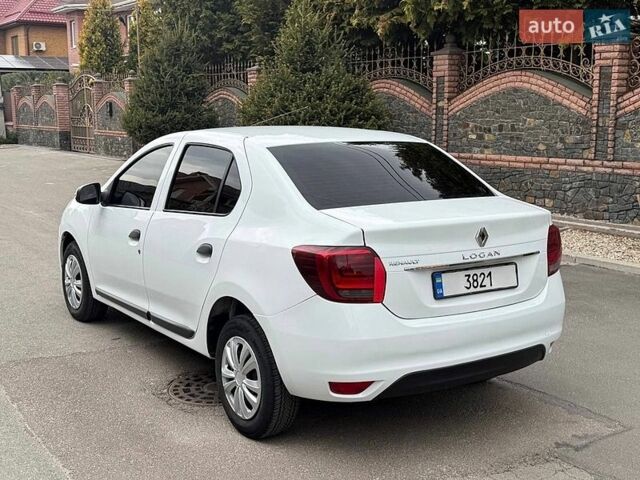 Белый Рено Логан, объемом двигателя 1.5 л и пробегом 238 тыс. км за 5600 $, фото 3 на Automoto.ua