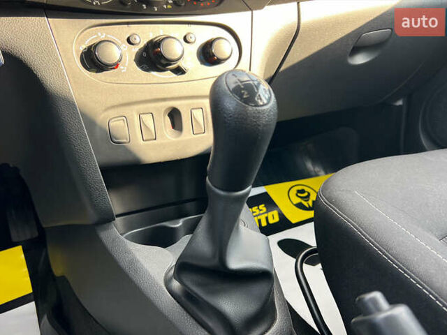 Белый Рено Логан, объемом двигателя 1.5 л и пробегом 107 тыс. км за 8999 $, фото 11 на Automoto.ua