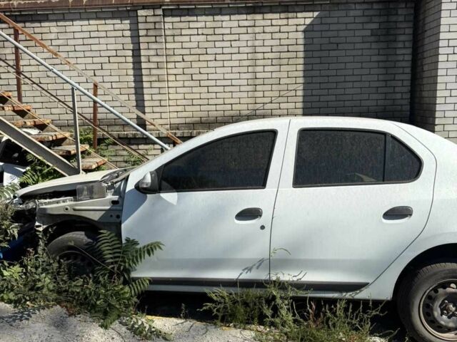 Білий Рено Логан, об'ємом двигуна 1.5 л та пробігом 250 тис. км за 3500 $, фото 3 на Automoto.ua