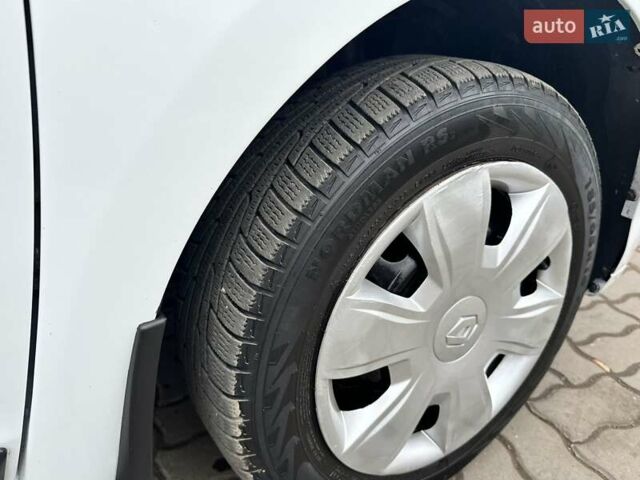 Білий Рено Логан, об'ємом двигуна 1.5 л та пробігом 127 тис. км за 7400 $, фото 26 на Automoto.ua