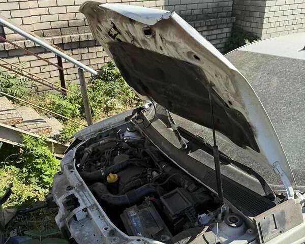 Білий Рено Логан, об'ємом двигуна 1.5 л та пробігом 250 тис. км за 3500 $, фото 12 на Automoto.ua