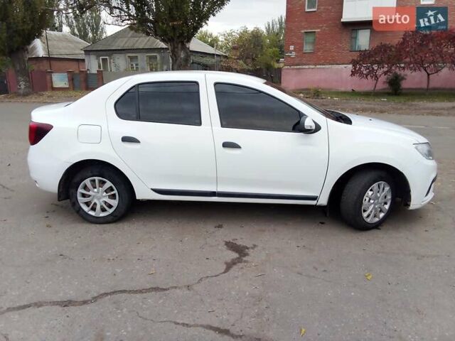 Белый Рено Логан, объемом двигателя 1 л и пробегом 204 тыс. км за 4999 $, фото 4 на Automoto.ua