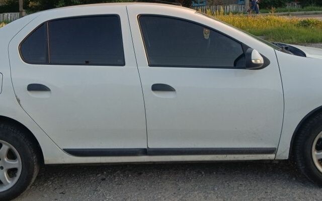 Белый Рено Логан, объемом двигателя 0 л и пробегом 270 тыс. км за 7199 $, фото 2 на Automoto.ua