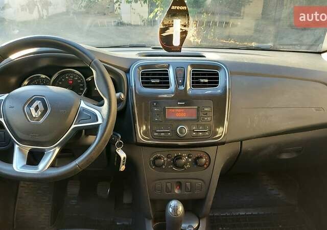 Белый Рено Логан, объемом двигателя 1 л и пробегом 388 тыс. км за 5000 $, фото 6 на Automoto.ua