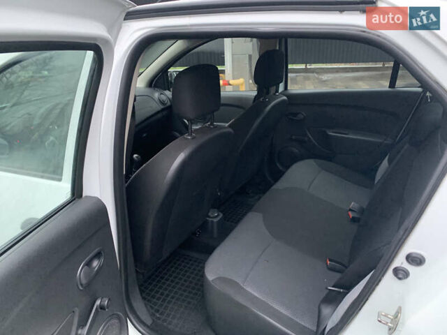 Білий Рено Логан, об'ємом двигуна 1.46 л та пробігом 153 тис. км за 7300 $, фото 12 на Automoto.ua
