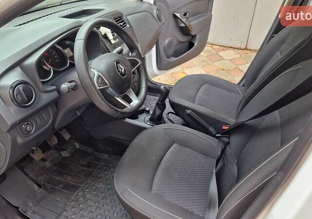 Белый Рено Логан, объемом двигателя 1 л и пробегом 41 тыс. км за 7850 $, фото 16 на Automoto.ua