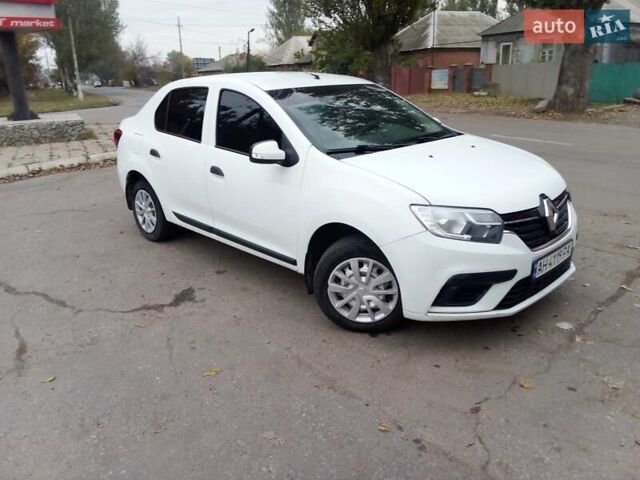 Белый Рено Логан, объемом двигателя 1 л и пробегом 204 тыс. км за 4999 $, фото 3 на Automoto.ua