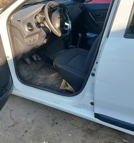 Белый Рено Логан, объемом двигателя 1 л и пробегом 388 тыс. км за 5000 $, фото 10 на Automoto.ua