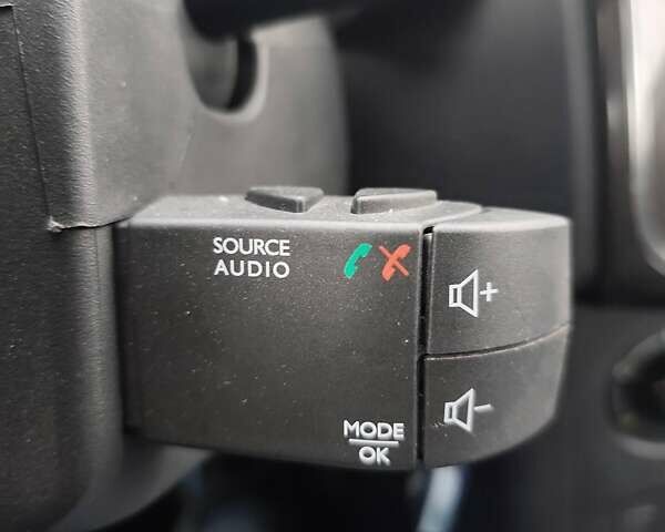 Білий Рено Логан, об'ємом двигуна 1.15 л та пробігом 109 тис. км за 6100 $, фото 13 на Automoto.ua