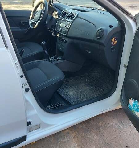 Белый Рено Логан, объемом двигателя 1 л и пробегом 388 тыс. км за 5000 $, фото 12 на Automoto.ua