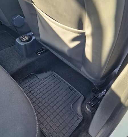 Білий Рено Логан, об'ємом двигуна 1.46 л та пробігом 179 тис. км за 7500 $, фото 19 на Automoto.ua