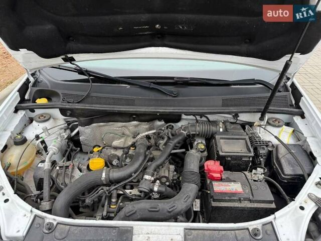 Білий Рено Логан, об'ємом двигуна 0.9 л та пробігом 67 тис. км за 7600 $, фото 13 на Automoto.ua