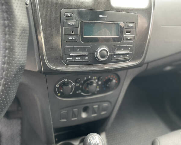 Білий Рено Логан, об'ємом двигуна 1.46 л та пробігом 269 тис. км за 7400 $, фото 5 на Automoto.ua