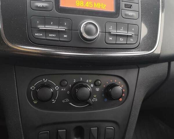 Білий Рено Логан, об'ємом двигуна 1.15 л та пробігом 109 тис. км за 6100 $, фото 12 на Automoto.ua